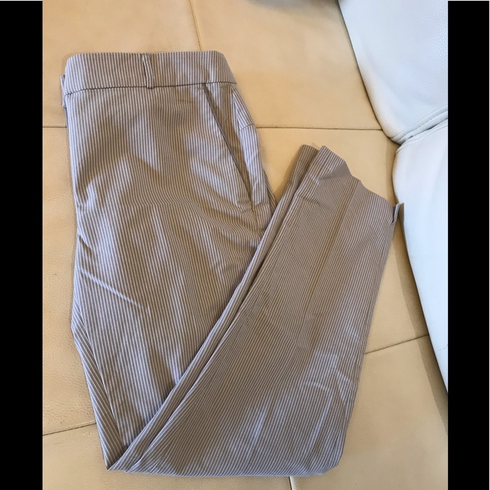 𝅺Smart Set Capri Pants - Picture 3 of 4